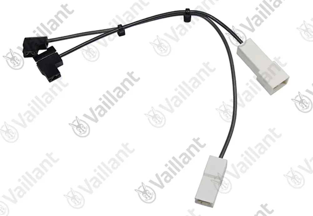 Kabelbaum von Vaillant mit mehreren Anschlüssen, bestehend aus zwei schwarzen und einem weißen Stecker, verbunden durch Kabel.